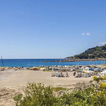 Next To The By Wonderful Italy Διαμέρισμα